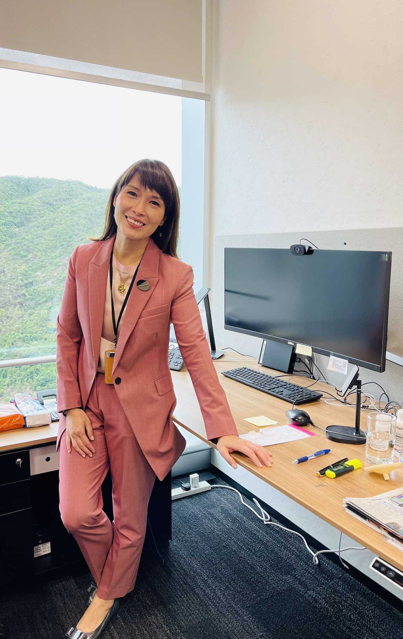立法會界實幹事業型高冷知性輕熟女江玉歡(歡姐)算唔算o答得杯落 - 體育台 - 香港高登討論區